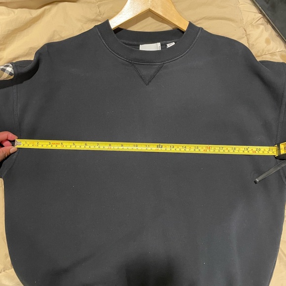 WOMAN’S BURBERRY SWEATSHIRT SIZE MED. WORNED FEW TIMES. - Picture 9 of 9